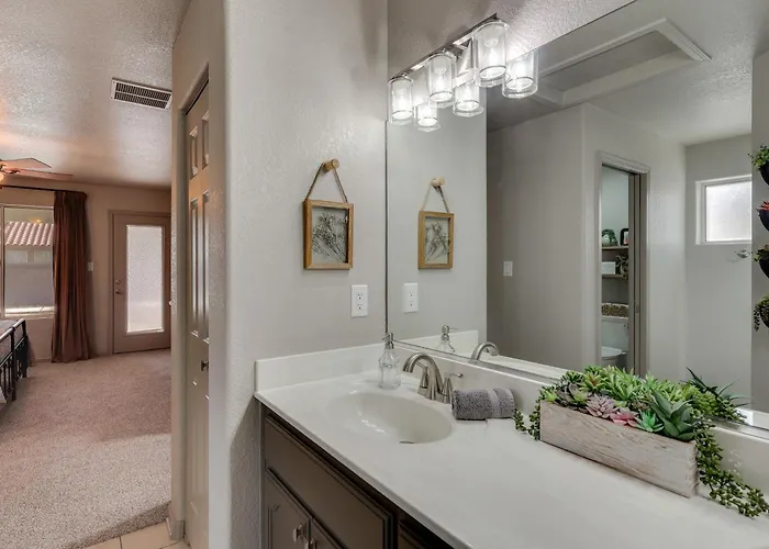 Foothills Family Near & Colorado River! Holiday home