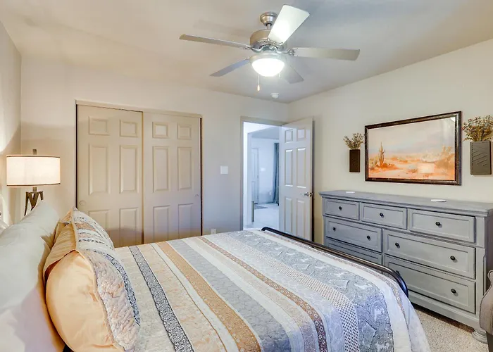 Foothills Family Near & Colorado River! Holiday home