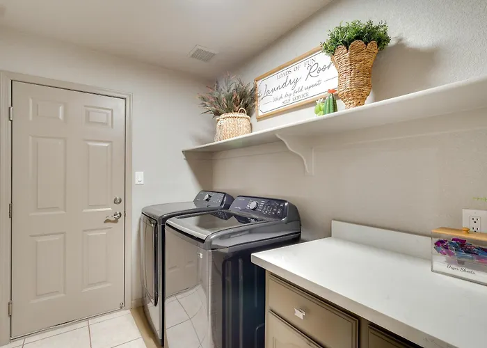 Foothills Family Near & Colorado River! Holiday home
